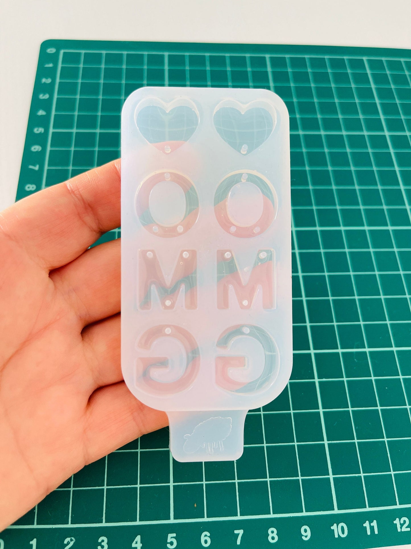 Oh mon Dieu, quelles boucles d'oreilles ! Moules en silicone du fabricant.