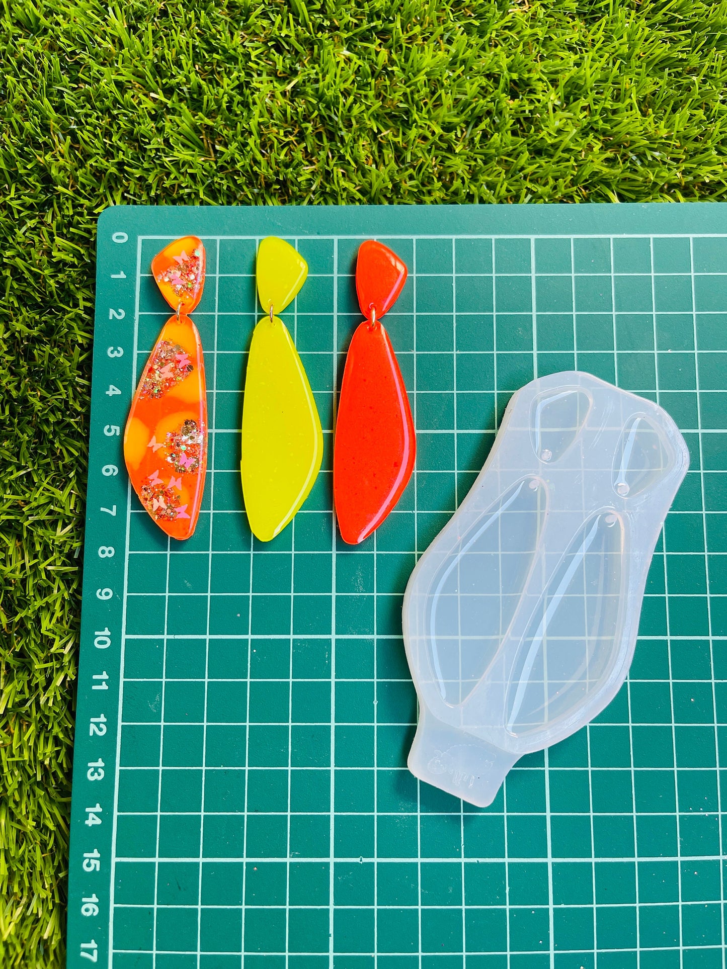 Dragonfly wing. Silicone mold earrings . Mold for UV and epoxy resin. Super gloss resin mold. Jewelry earrings free-form . Rubber mould.