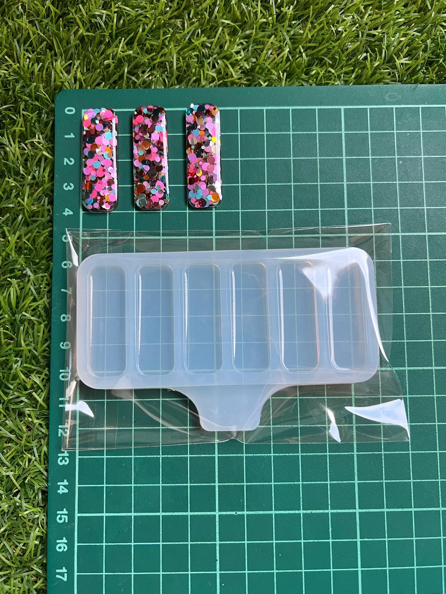 Hair clips 4 x 1.2 cm. Mold for epoxy and uv resin