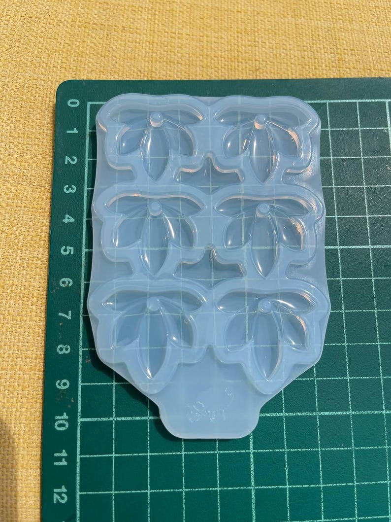 Boucles d'oreilles cœur en silicone de 3,81 cm (1 1/2 po). Moule pour résine époxy et UV.