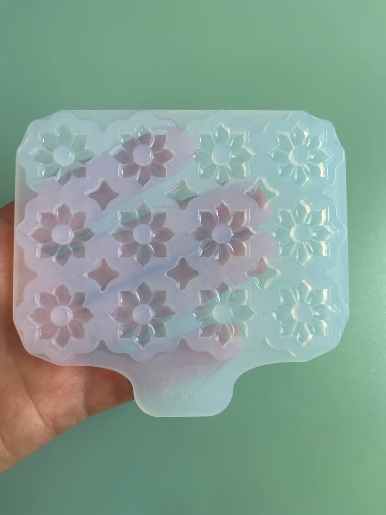 Flower Earring Silicone Mold – 12 Cavities, 20mm | Resin Jewelry Making