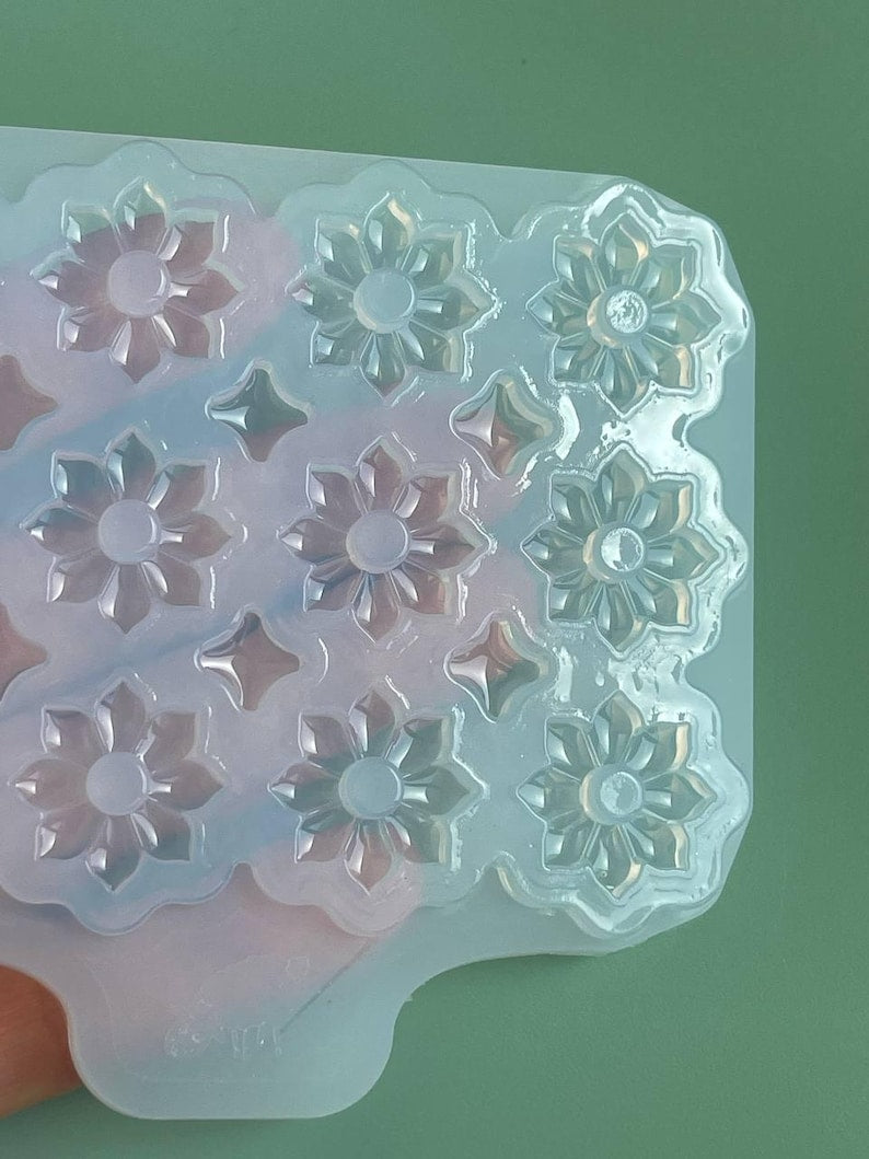 Flower Earring Silicone Mold – 12 Cavities, 20mm | Resin Jewelry Making