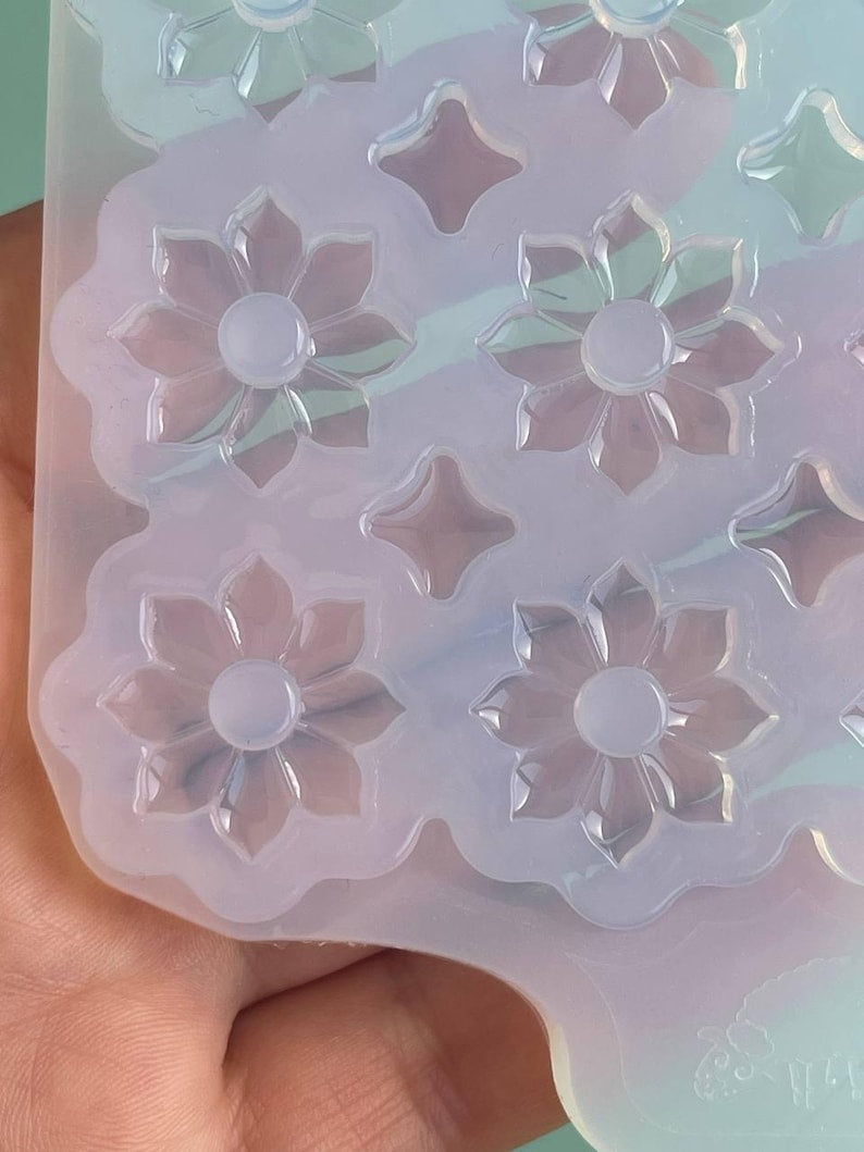Flower Earring Silicone Mold – 12 Cavities, 20mm | Resin Jewelry Making