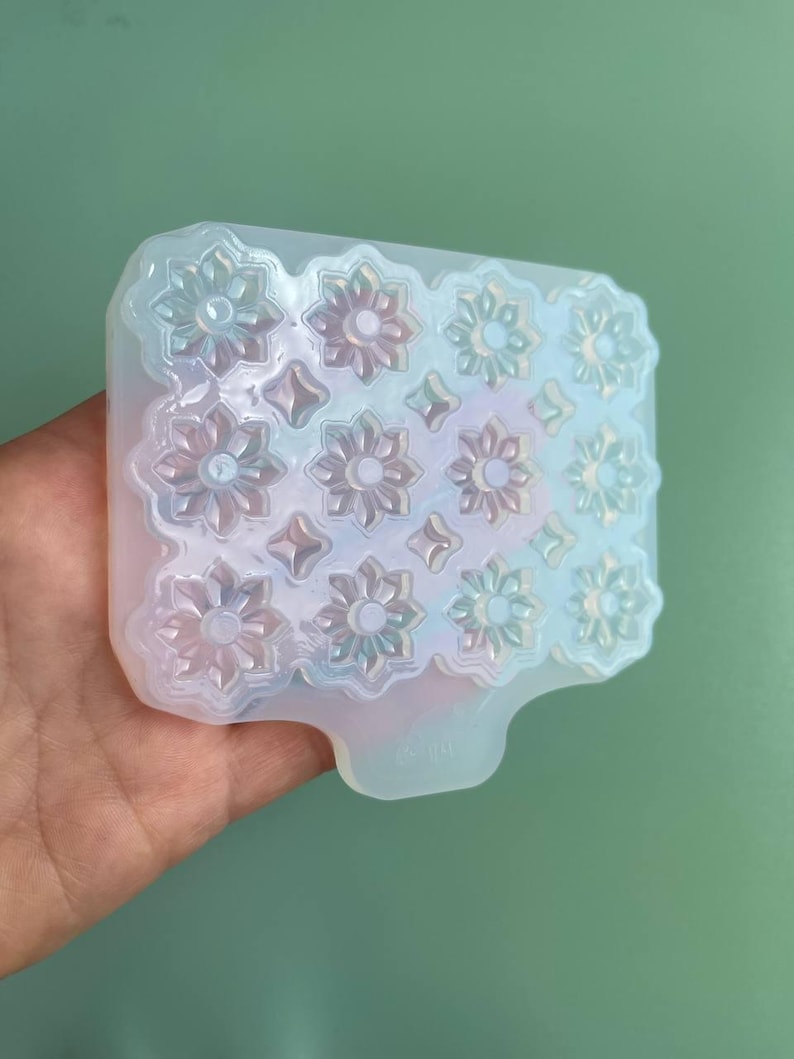 Flower Earring Silicone Mold – 12 Cavities, 20mm | Resin Jewelry Making