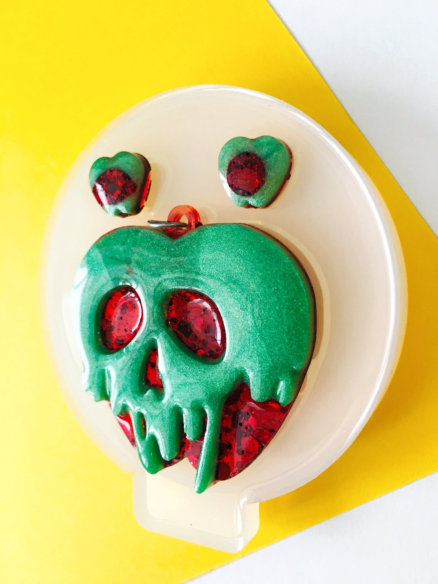 Poison Apple Silicone Mold for epoxy. Set pendant & stud earrings. Super glossy resin mold. Jewelry diy form star pendant Poison Apple .