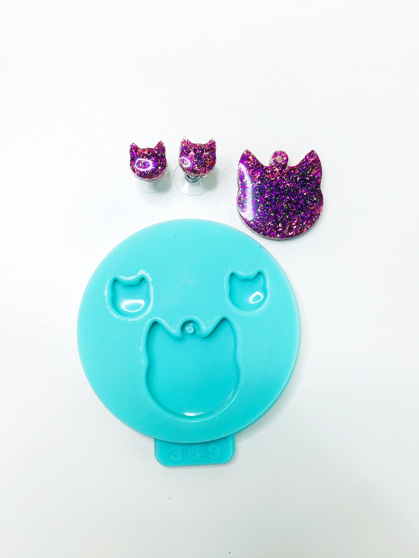 Silicone mold cat  for epoxy. Set of pendant & stud earrings. Super glossy resin mold. DIY form for a cat. Jewelry diy form cat.