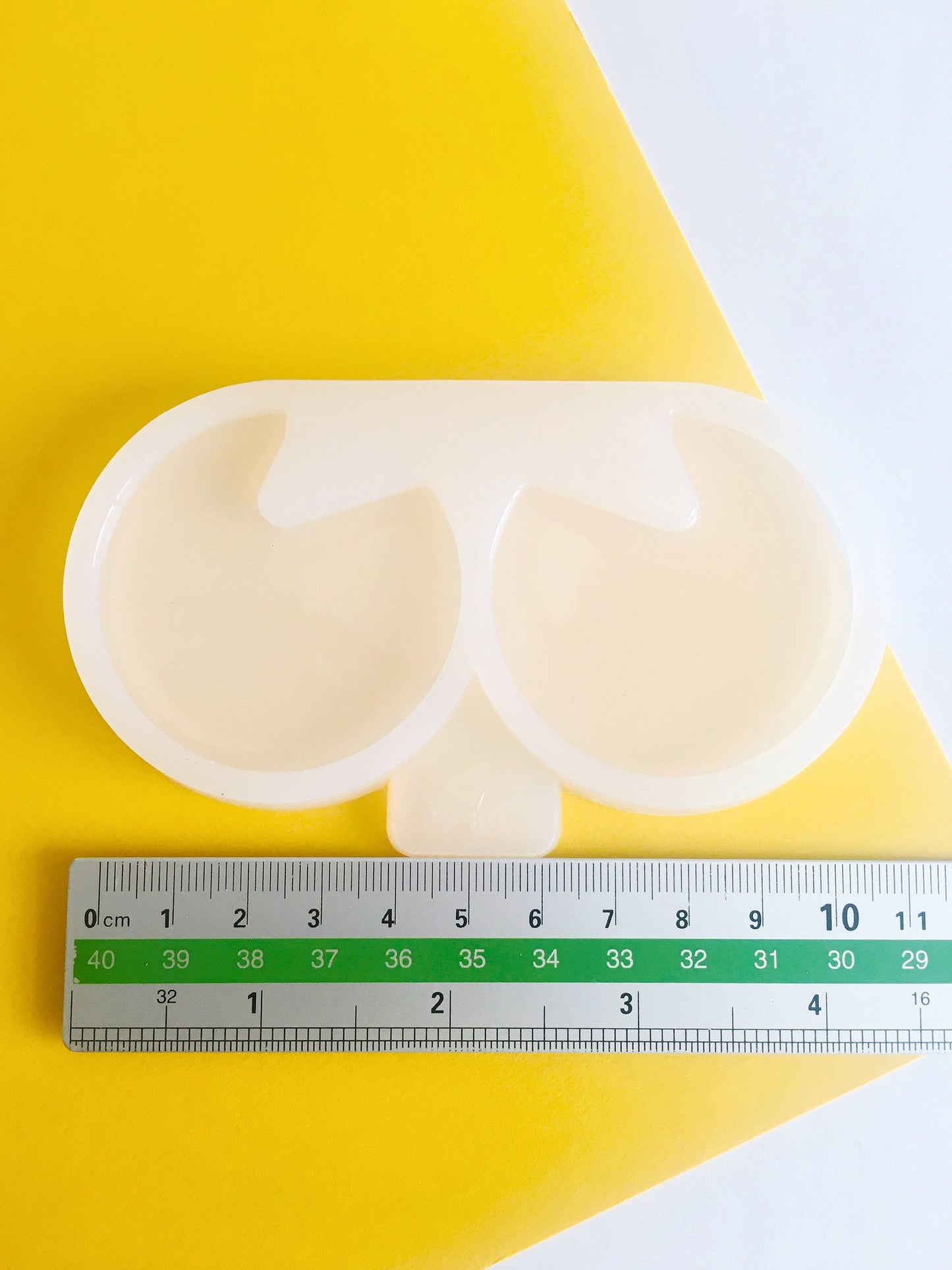 Silicone mold earrings circles . Mold circles XL for epoxy and UV resin. Form earrings circles. Jewelry earrings modern form. XL mould round