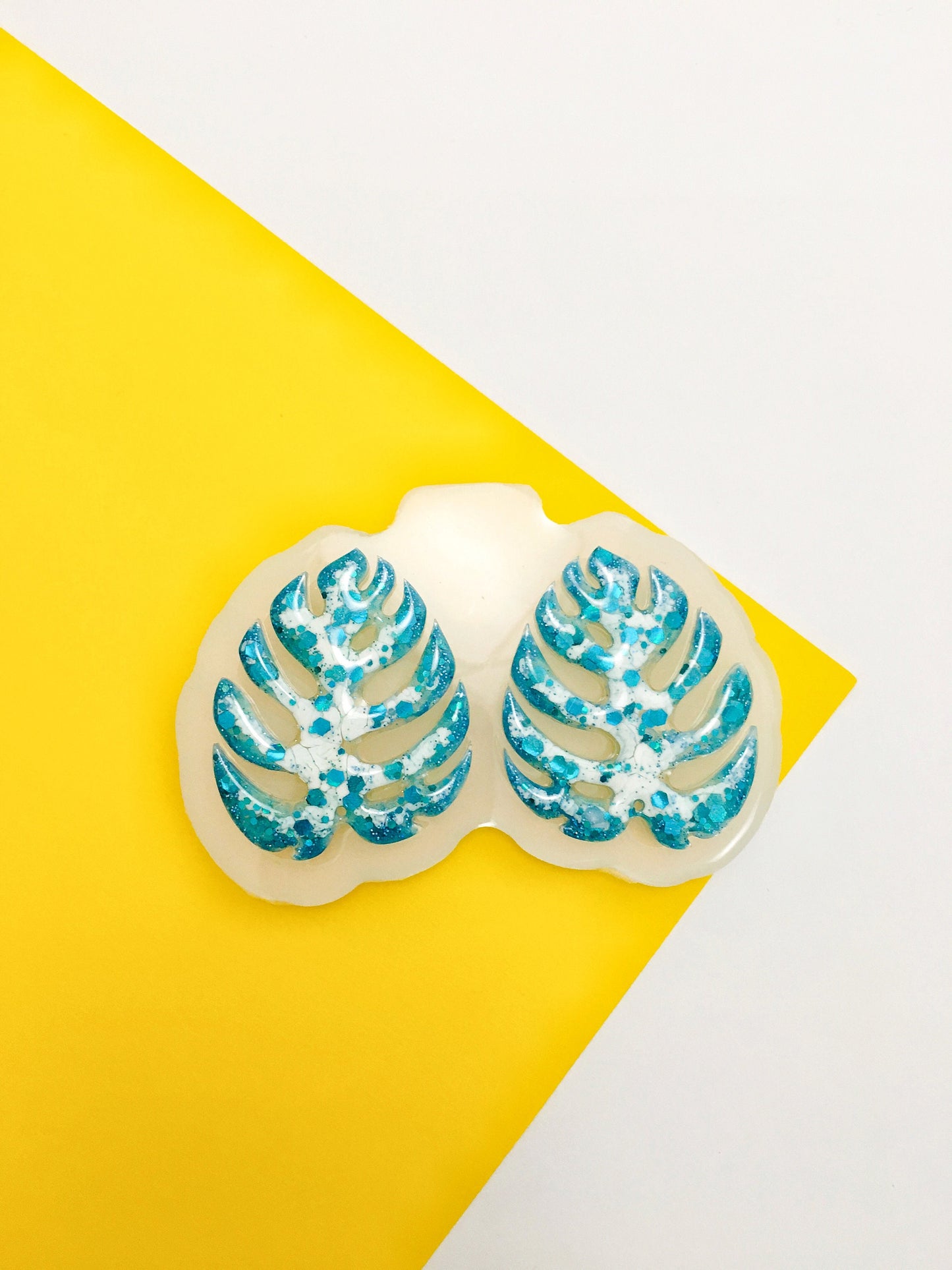 Mold silicone monstera sheet. Monstera leaf earrings for epoxy and UV resin. Monstera Deliciosa Leaf Form. Resin jewelry earrings.