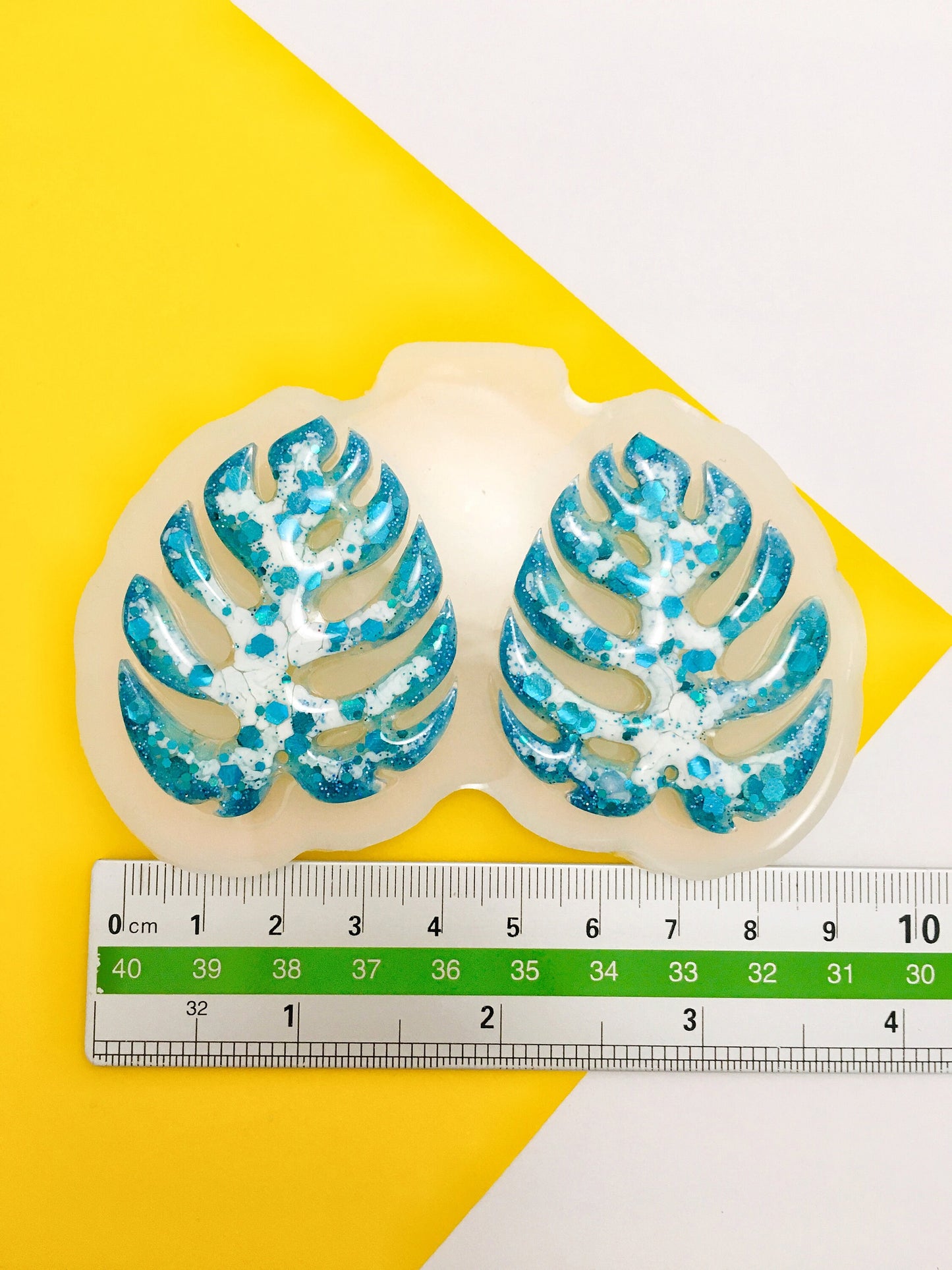 Mold silicone monstera sheet. Monstera leaf earrings for epoxy and UV resin. Monstera Deliciosa Leaf Form. Resin jewelry earrings.