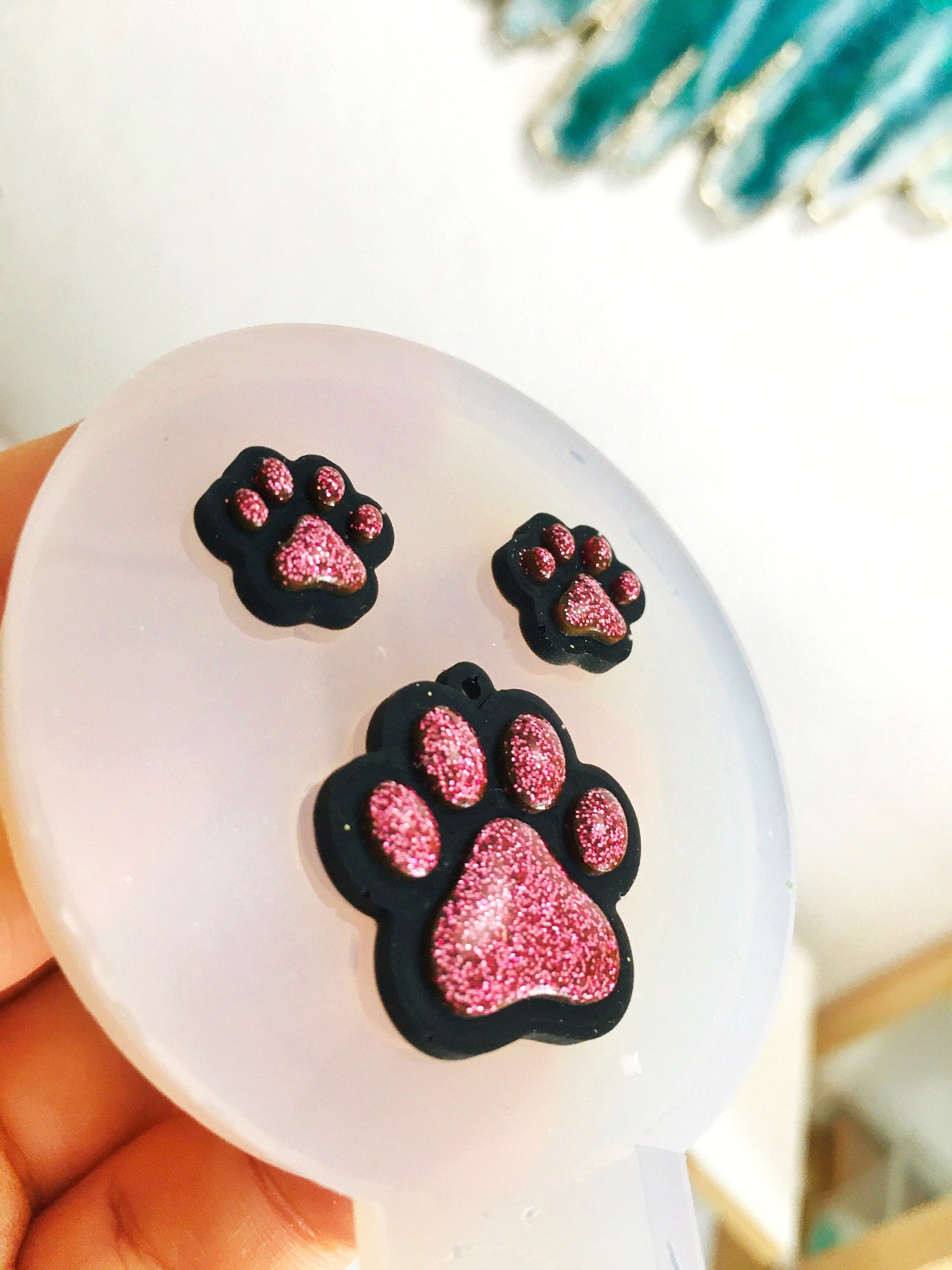 Silicone mold paw print for uv and epoxy resin. Set of pendant & stud earrings. Super glossy resin mold. Jewelry diy form paw print.
