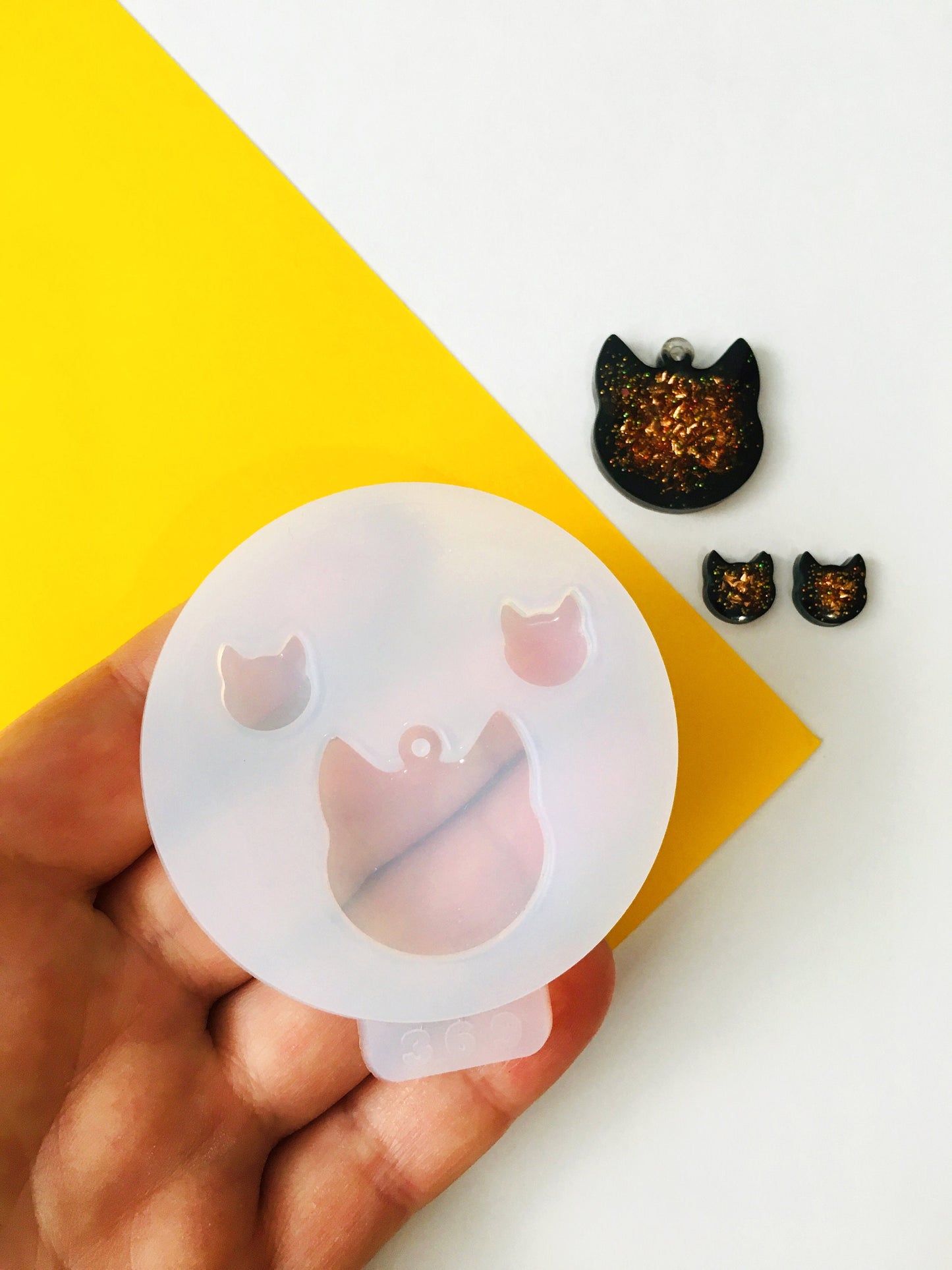 Silicone mold cat  for epoxy. Set of pendant & stud earrings. Super glossy resin mold. DIY form for a cat. Jewelry diy form cat.