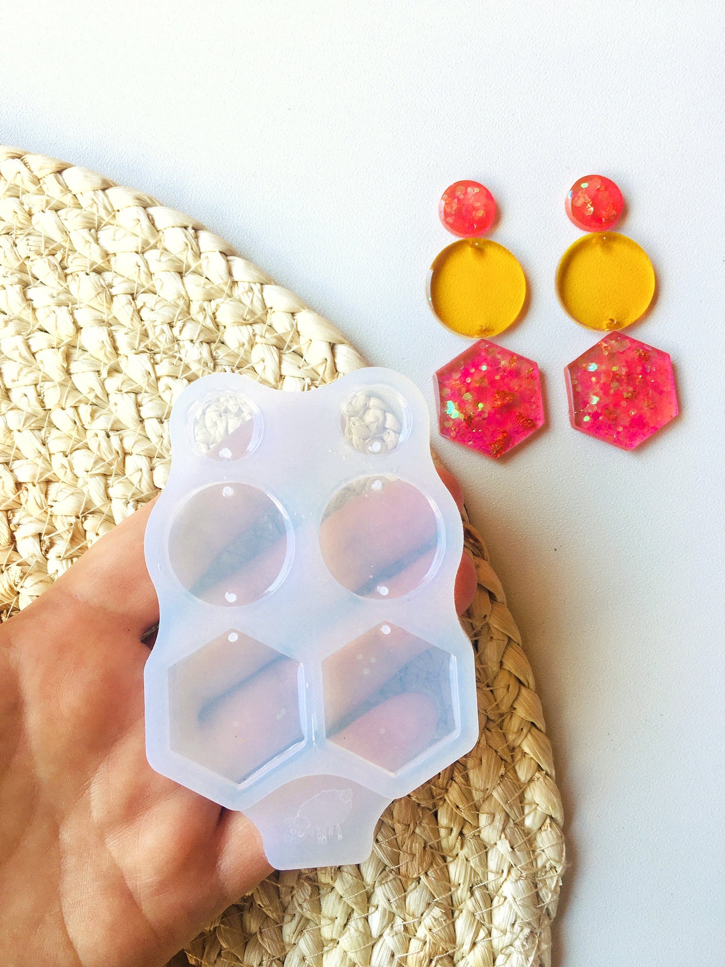 Epoxy resin earring silicone mold. Circle and hexagon shape.
