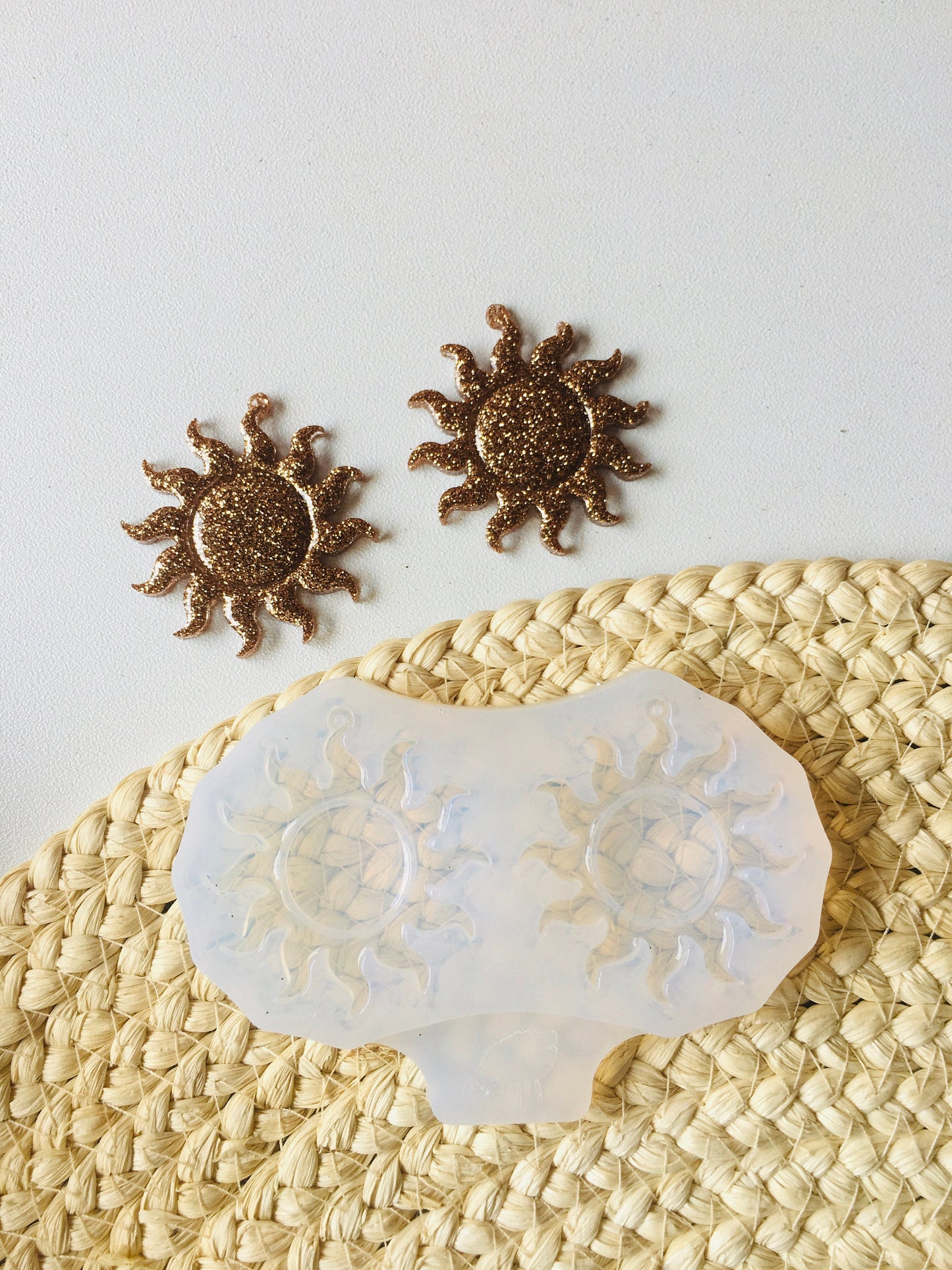 Sun earrings. Silicone mold for working with epoxy or UV resin.