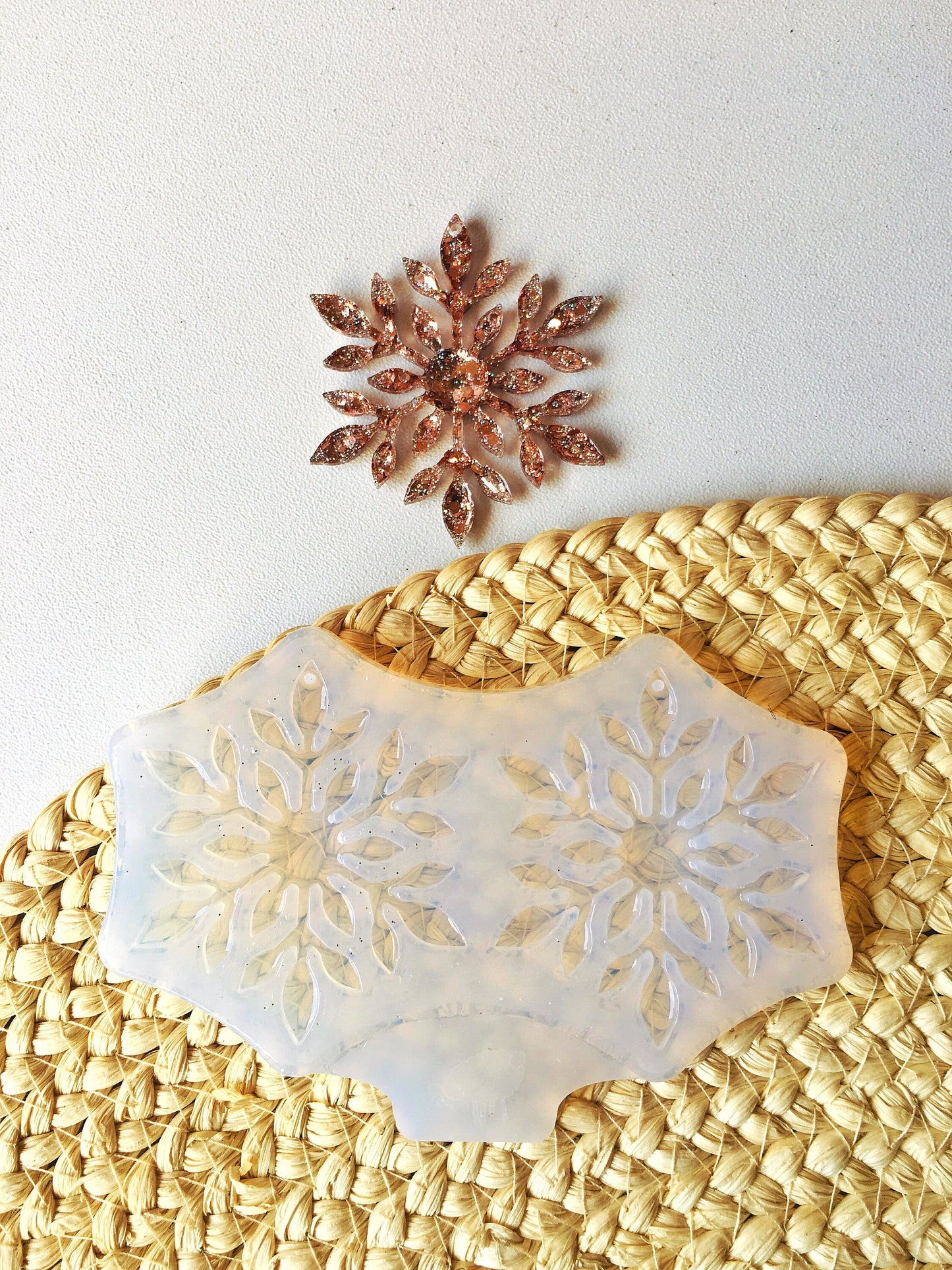 Snowflake earrings. Silicone mold for working with epoxy or UV resin.