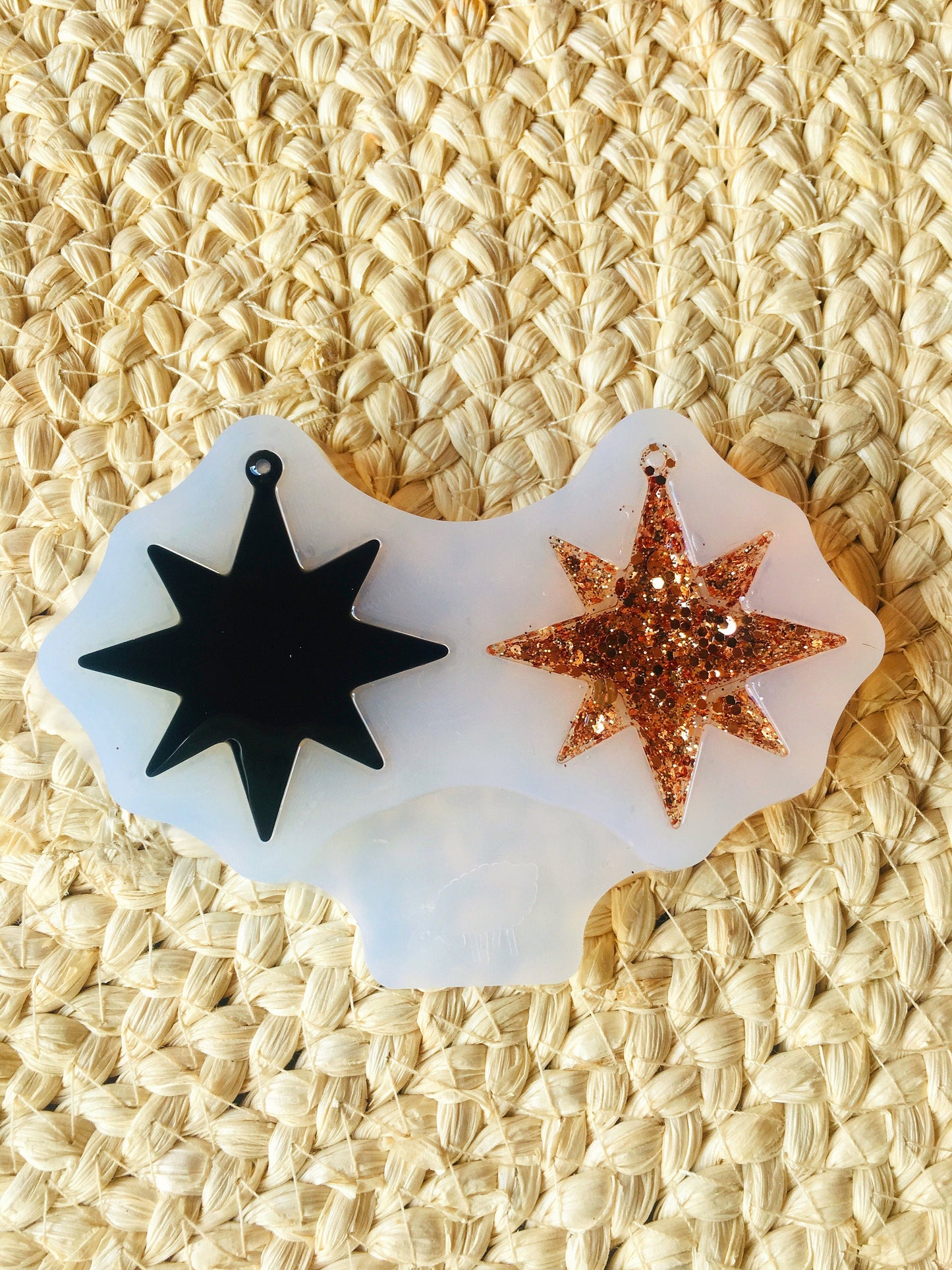 Wind rose. Silicone mold for working with epoxy or UV resin.