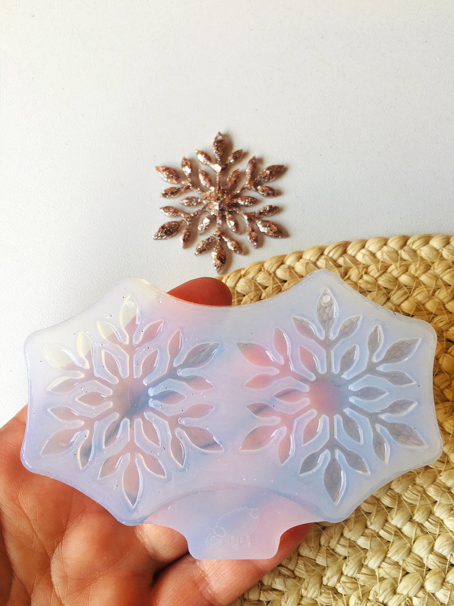 Snowflake earrings. Silicone mold for working with epoxy or UV resin.