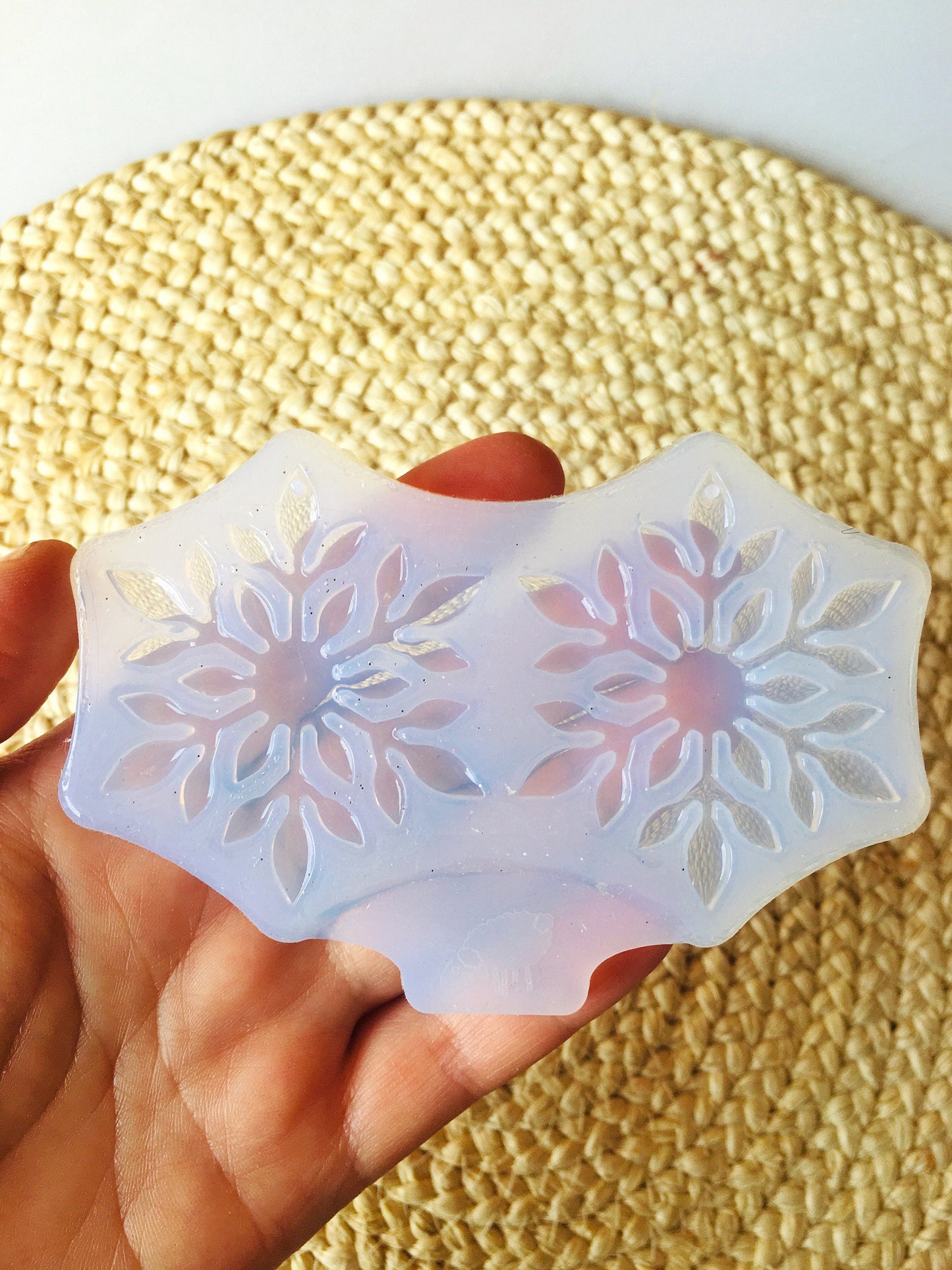 Snowflake earrings. Silicone mold for working with epoxy or UV resin.