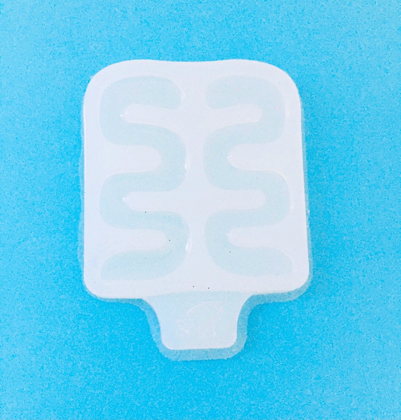 Mold wave of silicone. Silicone mold for epoxy and UV resin