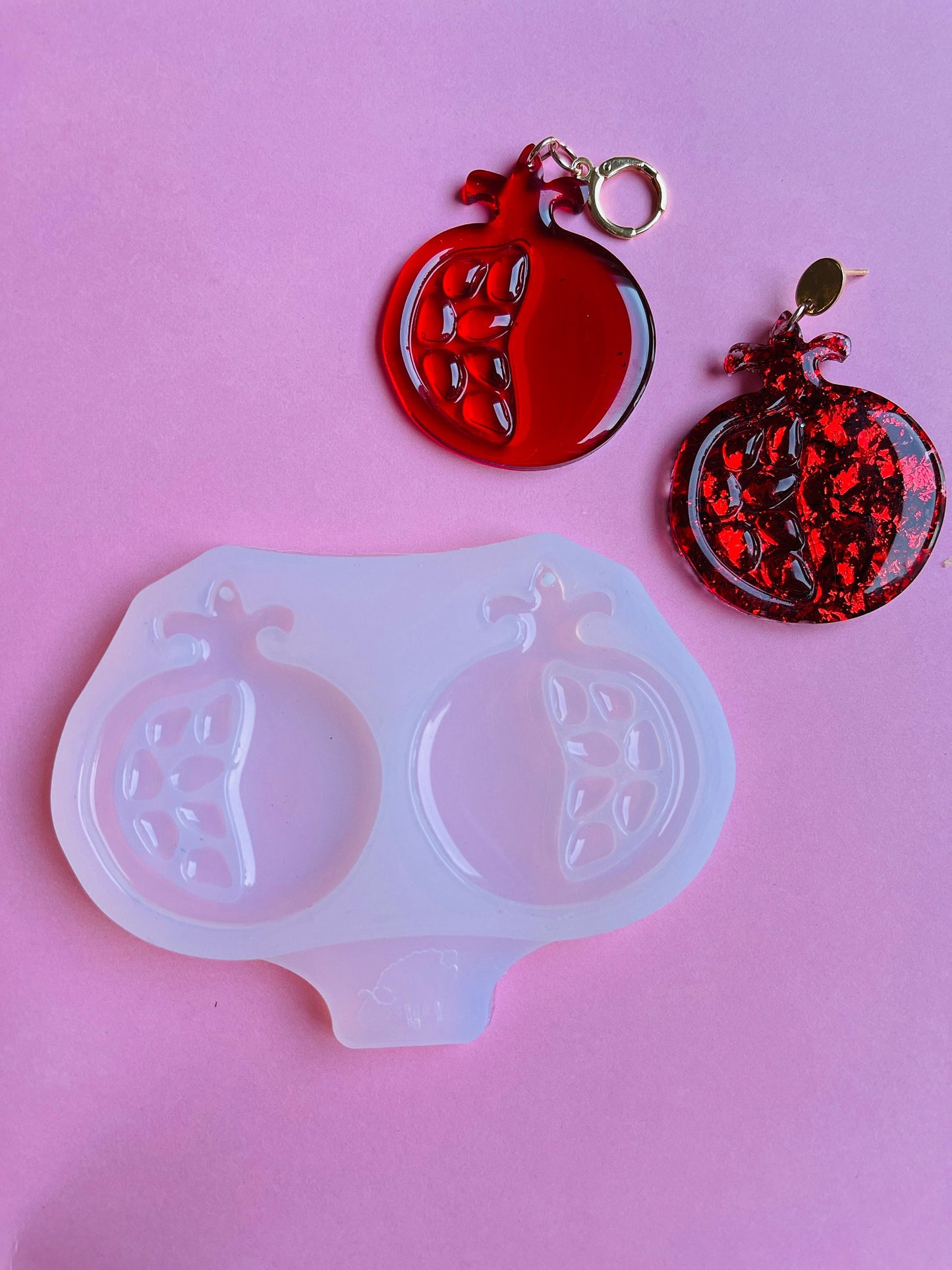 Garnet. Silicone mold for working with epoxy or UV resin.