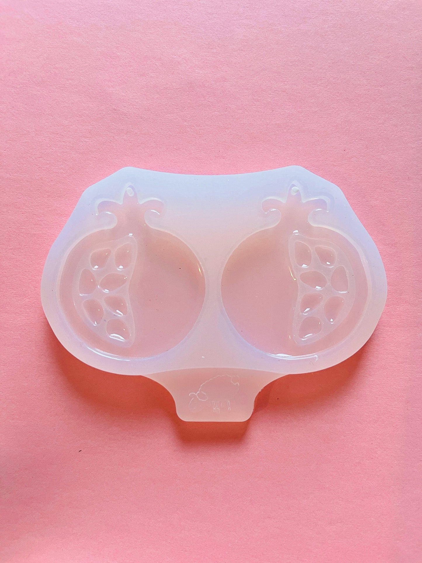 Garnet. Silicone mold for working with epoxy or UV resin.