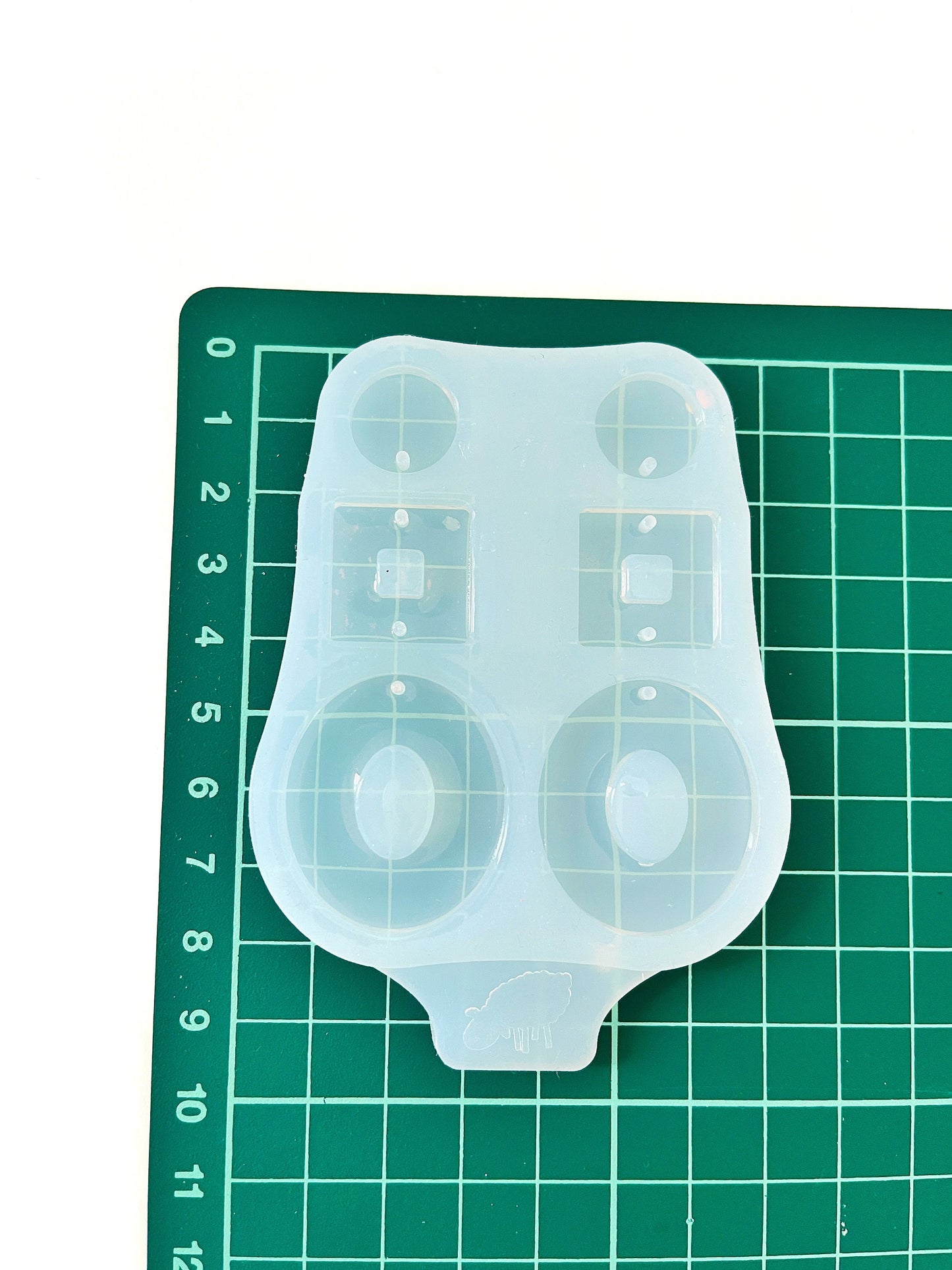 Silicone mold earrings circle and square . Mold ring for epoxy and UV resin. Mold earrings circle and square.