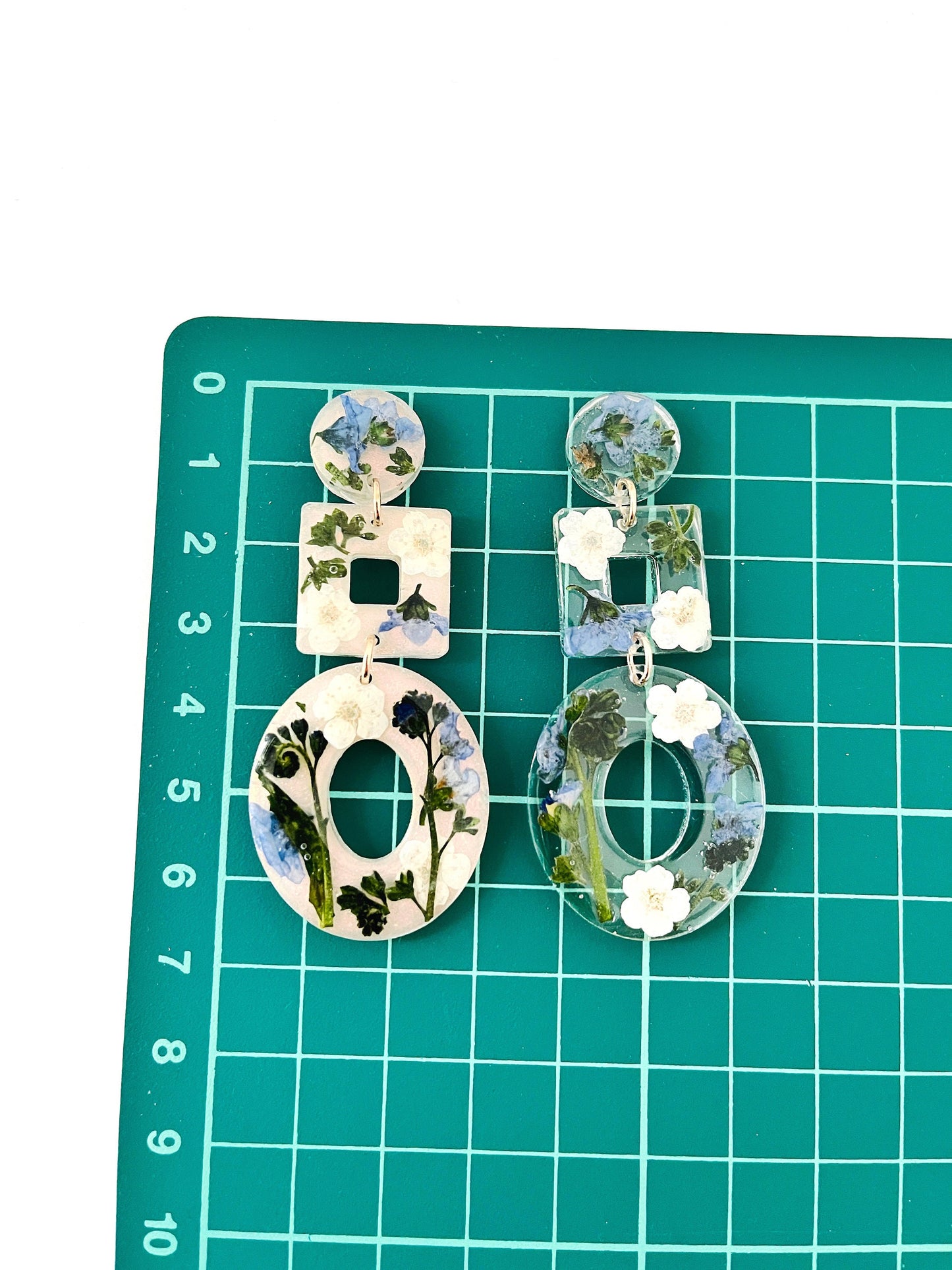 Silicone mold earrings circle and square . Mold ring for epoxy and UV resin. Mold earrings circle and square.
