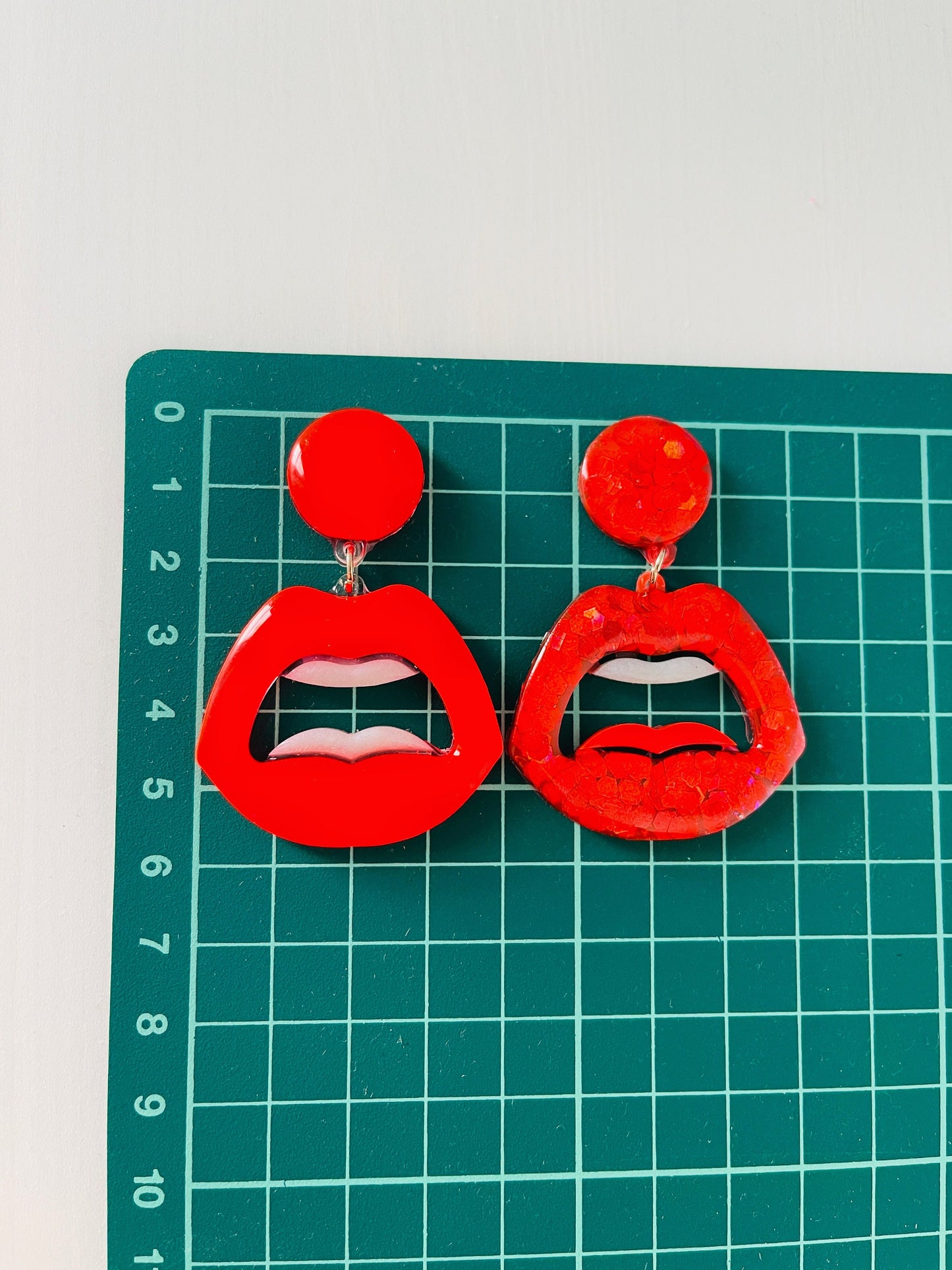 Lips pop art earrings. Mold for epoxy and UV resin.