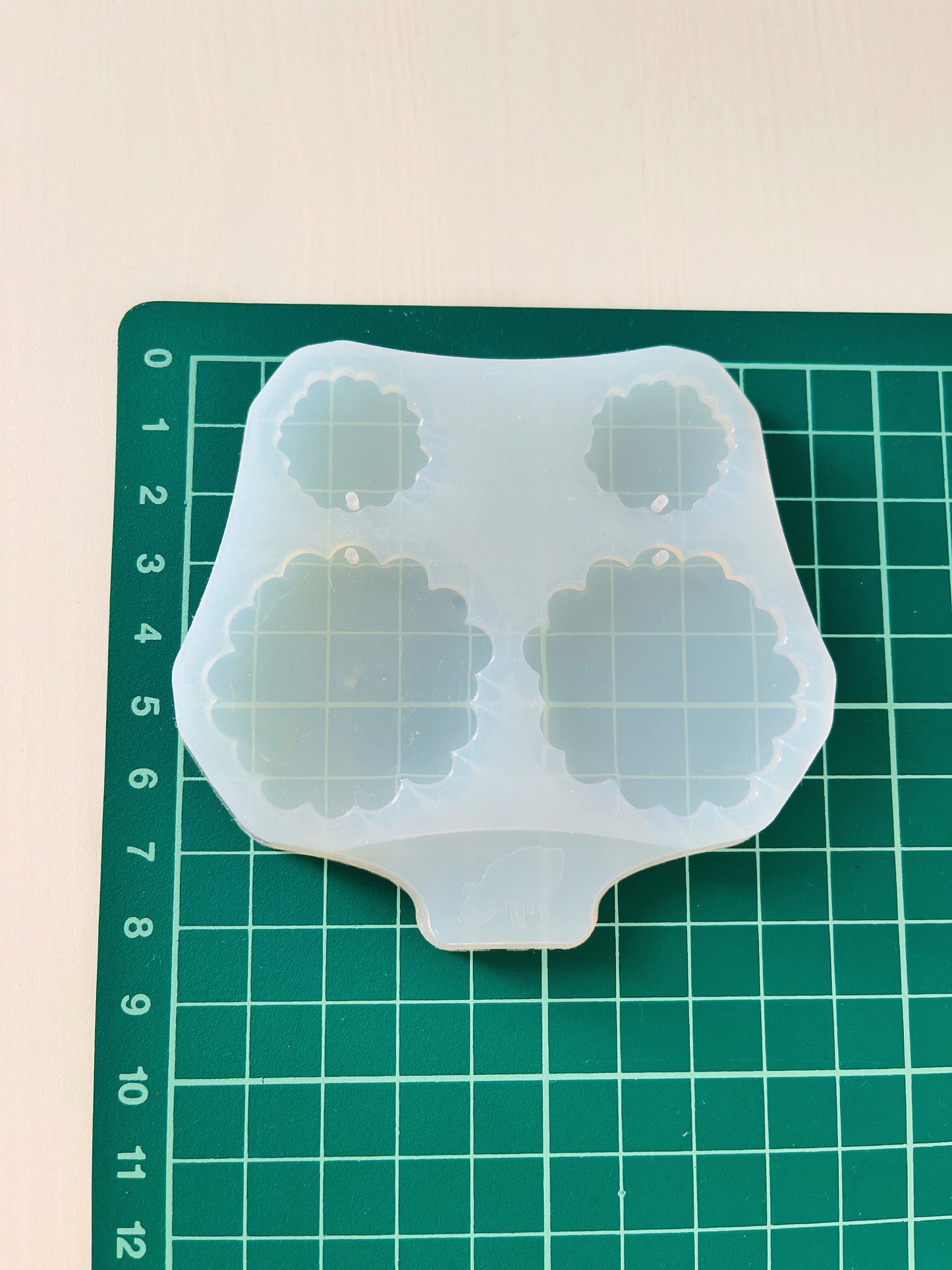 Silicone mold- earrings chamomiles . Mold for epoxy and UV resin.