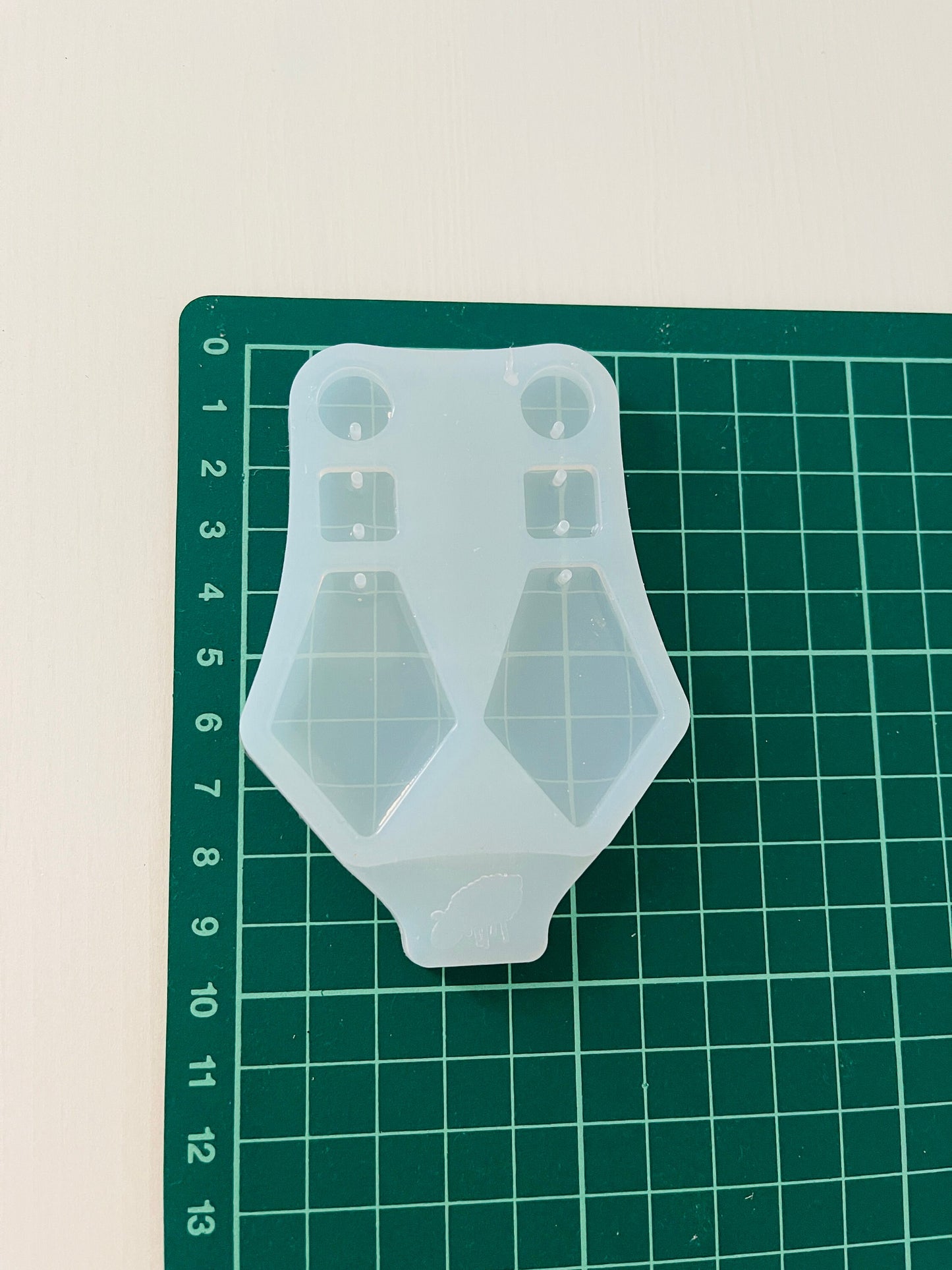 Mold for earringsin the form of triangles