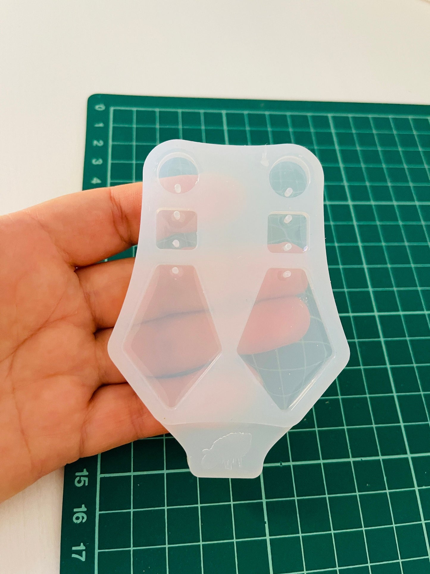 Mold for earringsin the form of triangles