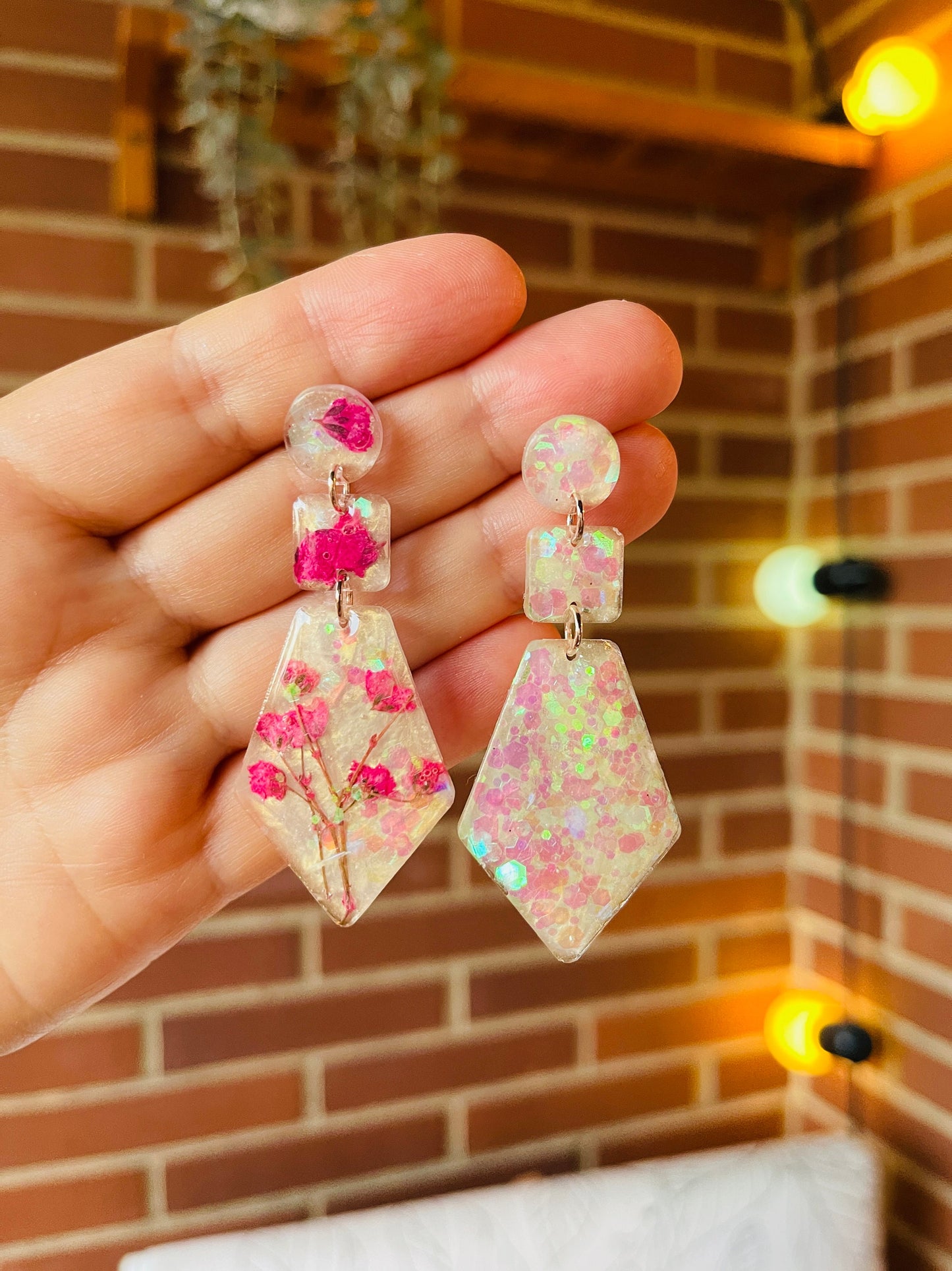 Mold for earringsin the form of triangles