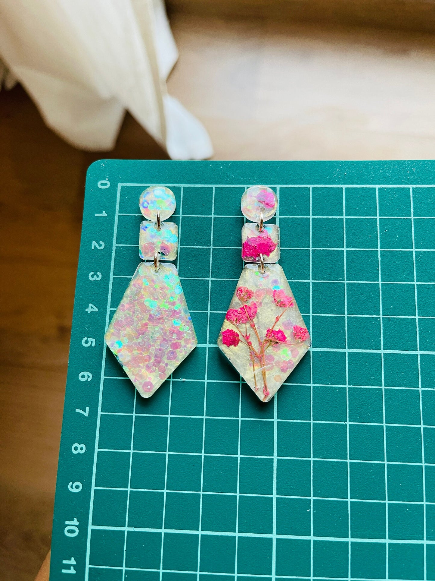 Mold for earringsin the form of triangles