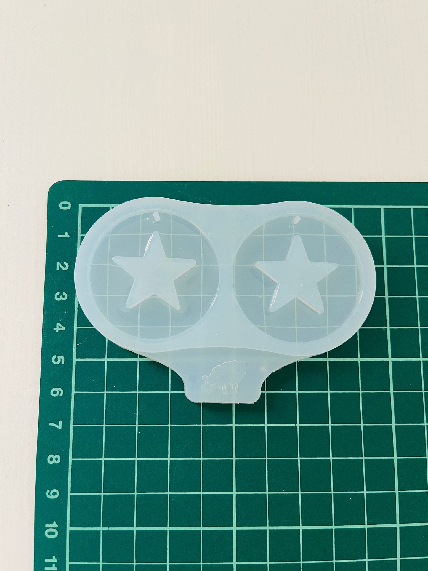 Silicone mold earrings a circle and star. Mold ring for epoxy and UV resin. Mold earrings a circle and star.