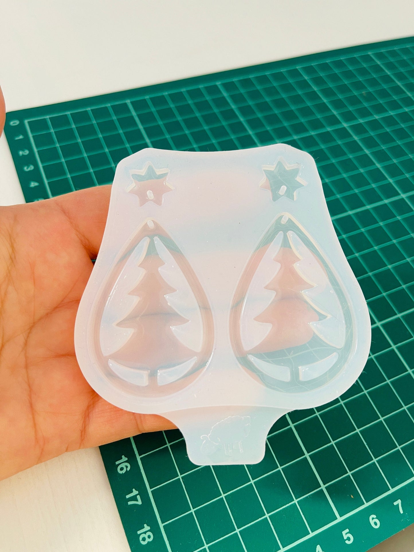 Christmas tree. Christmas form. Silicone mold for working with epoxy or UV resin.
