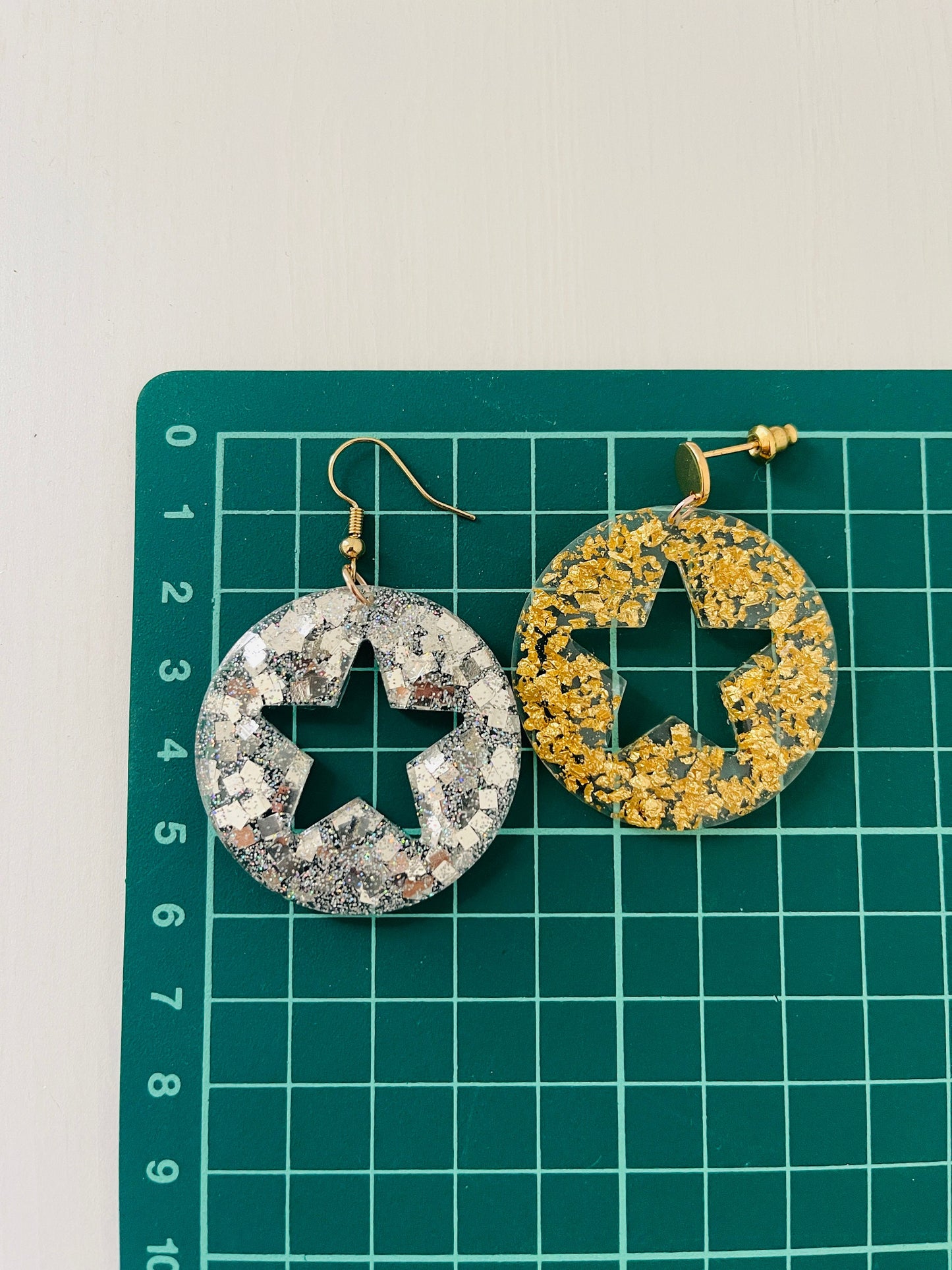 Silicone mold earrings a circle and star. Mold ring for epoxy and UV resin. Mold earrings a circle and star.