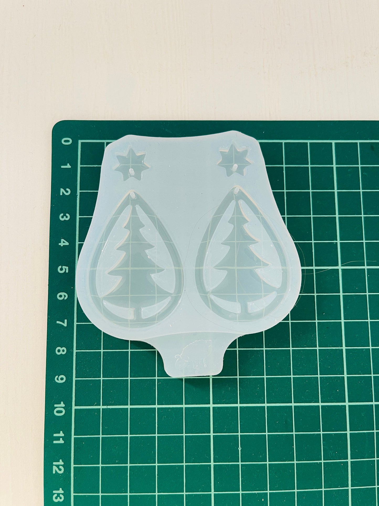 Christmas tree. Christmas form. Silicone mold for working with epoxy or UV resin.