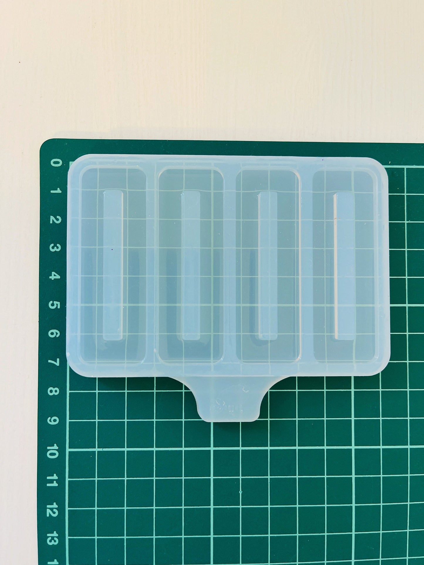Hair clips 6.5X2cm.  Mold for epoxi and uv resin