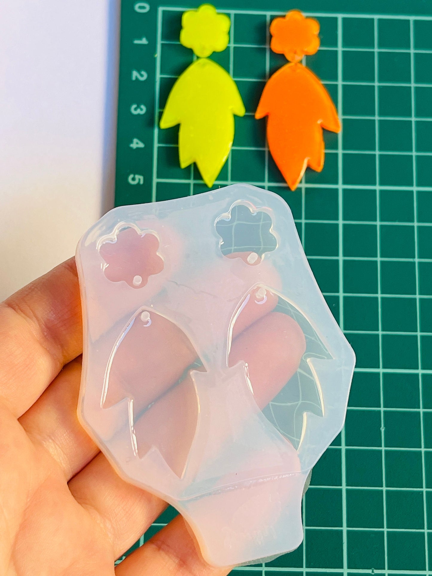 Mold silicone sheet. Leaf earrings for epoxy and UV resin. Leaf Form. Resin jewelry earrings.