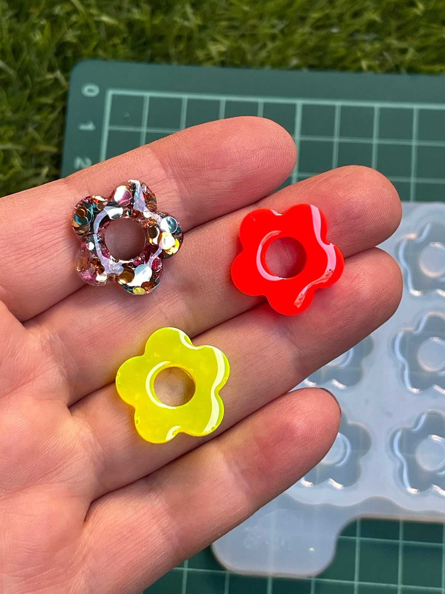 20 mm • Silicone flower earrings • Mold for epoxy and UV resin • Super glossy resin form • flower shaped jewelry earrings • Rubber form