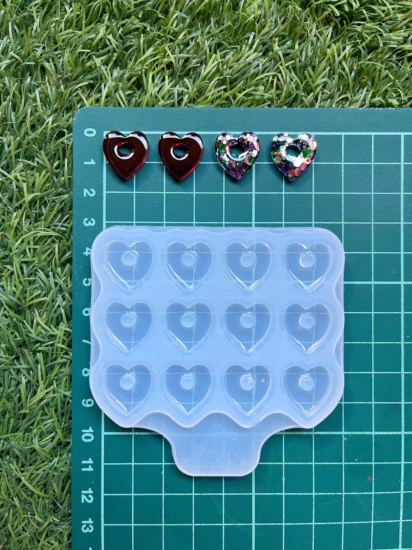 15 mm. Silicone heart earrings.  Mold for epoxy and UV resin. Super glossy resin form. Heart shaped jewelry earrings. Rubber form.